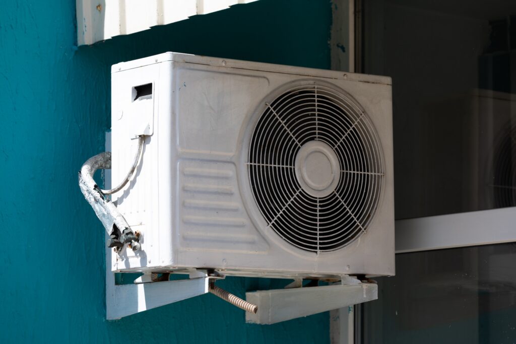 How to Choose the Right Professionals for AC Repair in Your Home 3 AC repair